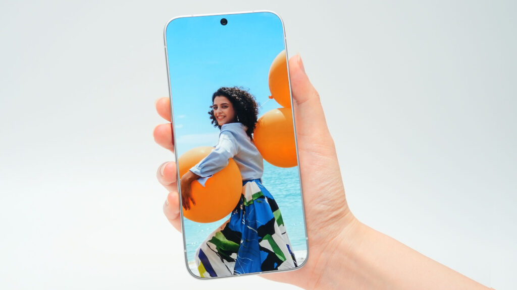 شركة Tecno تكشف عن أول هاتف ذكي بدون حواف تماماً في العالم