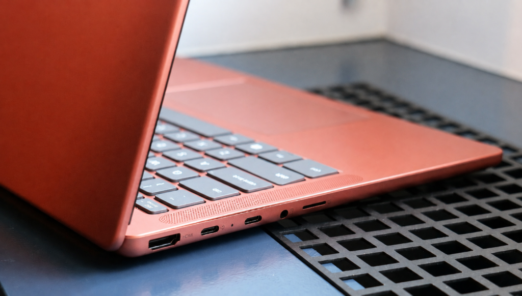 لينوفو تكشف عن IdeaPad Vibe بسعر 700 دولار لمنافسة MacBook Neo