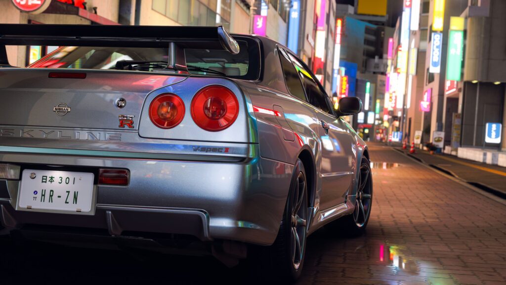 فورزا هورايزن 6 تصل إلى PS5 في يناير سيارة نيسان سكايلاين GT-R فضية في شارع مضاء بالنيون ضمن Forza Horizon 6