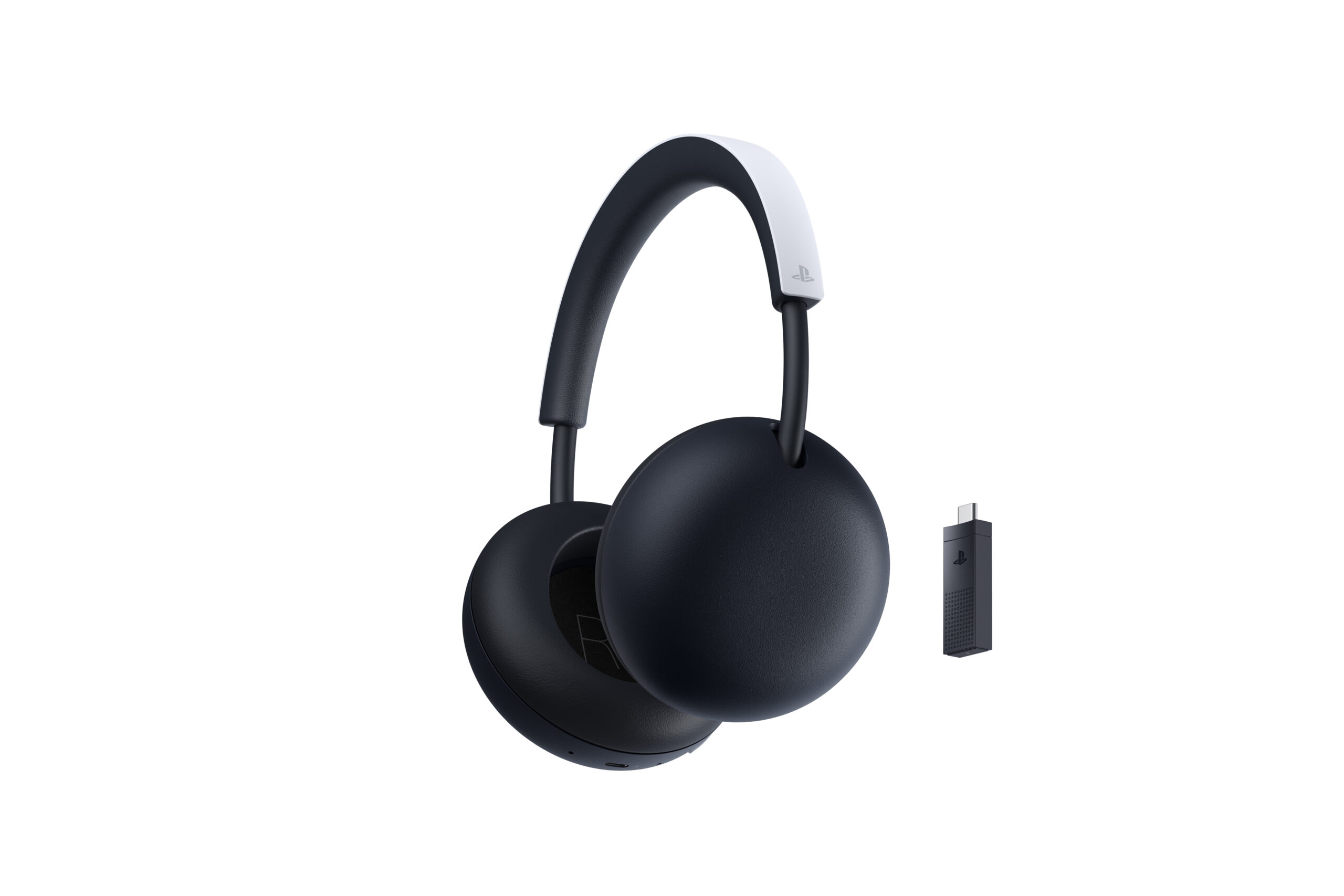 سماعة PlayStation Pulse البيضاء مع محول PlayStation Link بمنفذ USB-C
