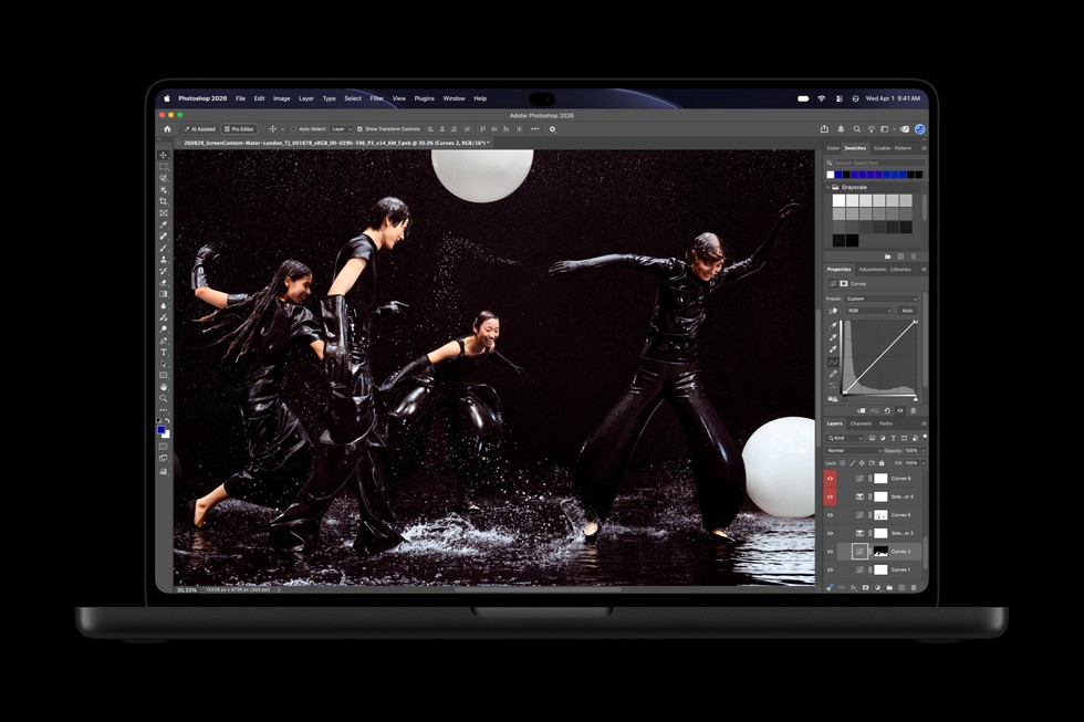 آبل تكشف عن MacBook Pro بشاشة OLED تعمل باللمس للمرة الأولى MacBook Pro بشاشة PROLED XDR تعمل باللمس يعرض Adobe Photoshop